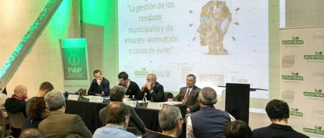 Espai Rambleta acogió ayer la jornada sobre gestión de residuos municipales y de envases.