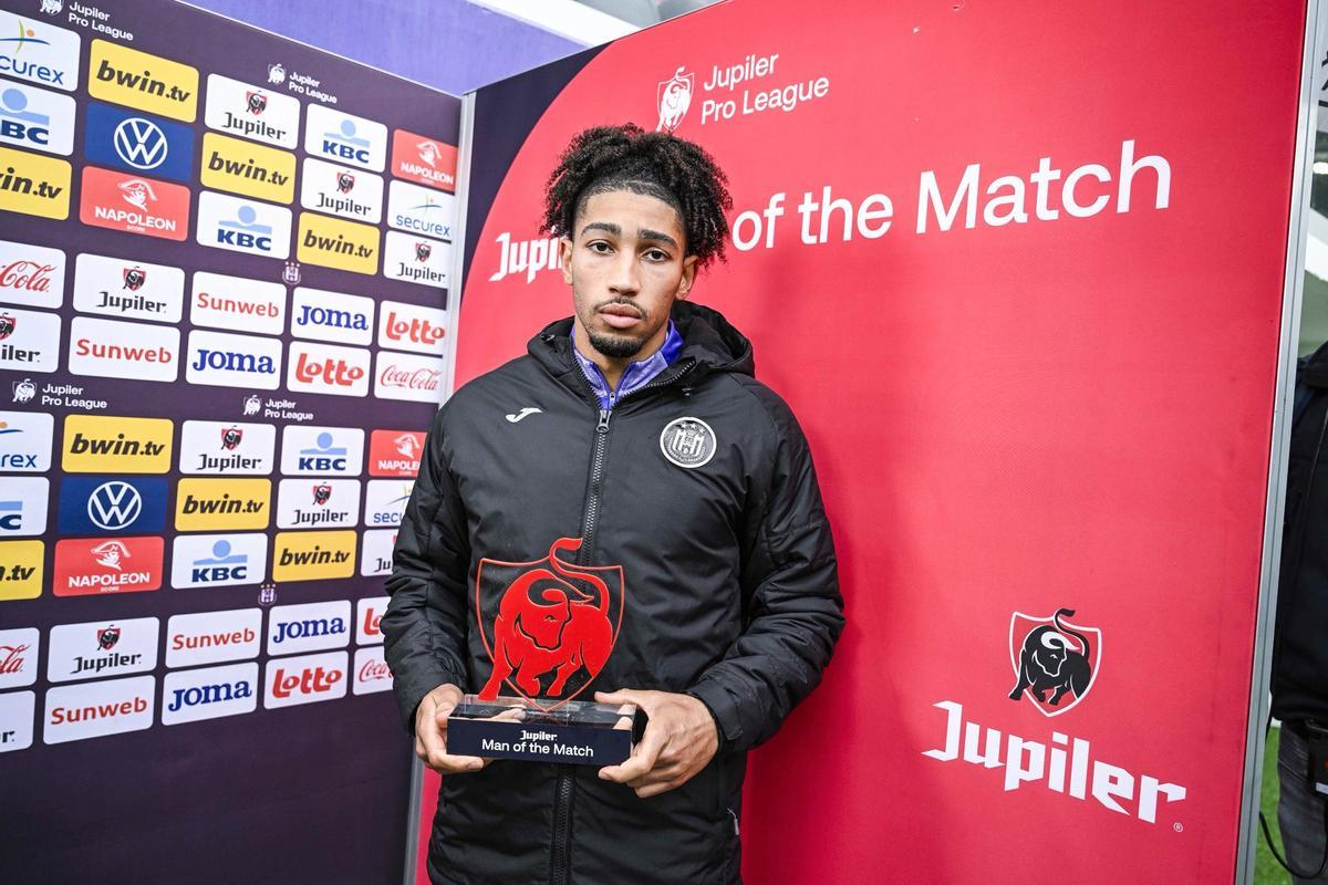 Nathan Saliba, centrocampista canadiense de 22 años que jugaba en el Anderlecht.