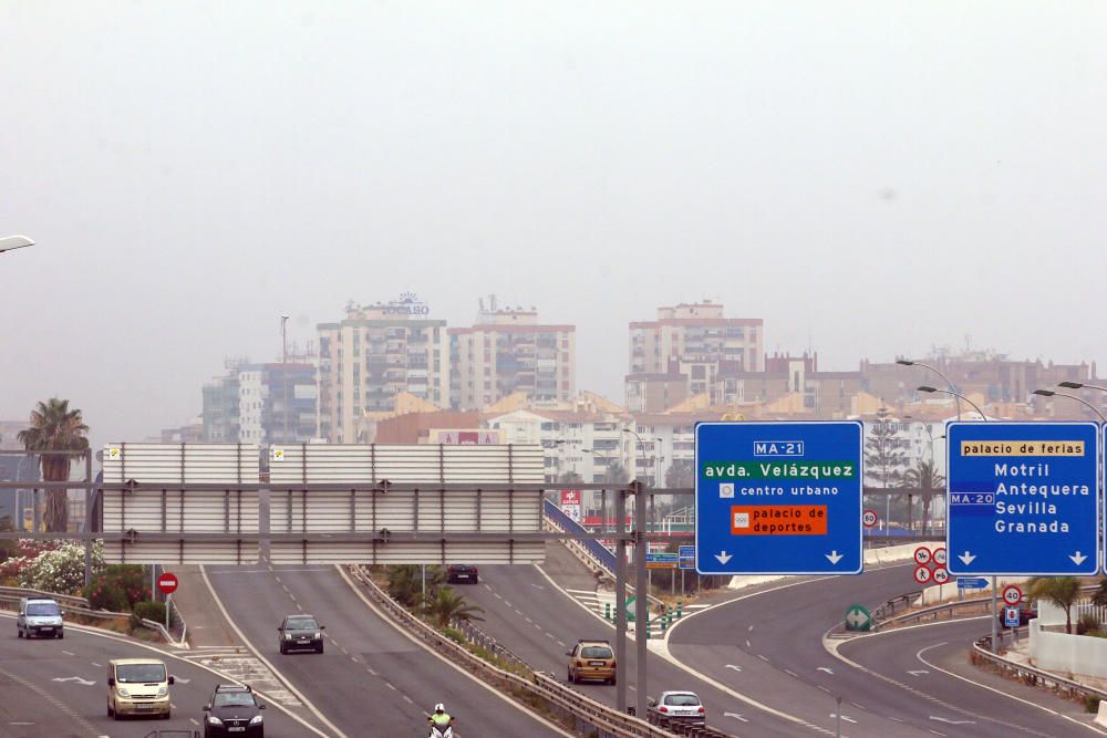 La niebla cubre Málaga.