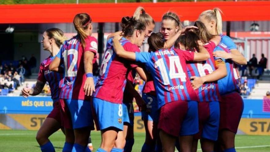 Les jugadores del Barça celebren un gol en el partit contra el Llevant