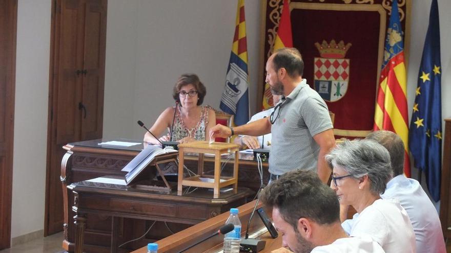 Surrealista moción de censura del PSOE en la Vilavella: tramitan mal la primera solicitud y en la segunda proponen como alcalde al tránsfuga del PP &quot;por error&quot;