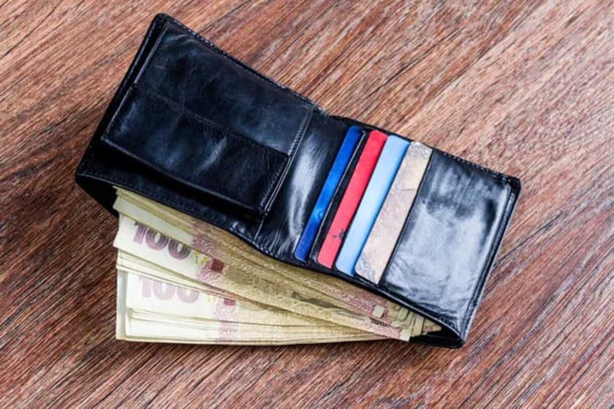 Devuelven una cartera que se habia encontrado con 800 euros en efectivo en Valencia Alboraia