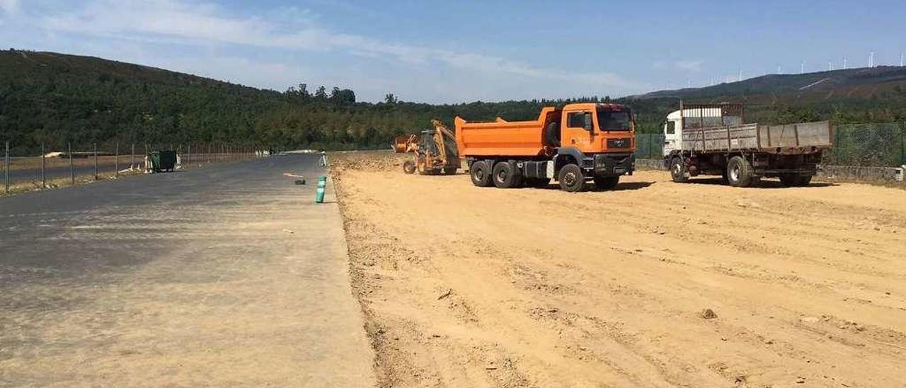 Las obras comenzaron con la preparación del terreno para los nuevos boxes. // Bernabé/Adrián Rei