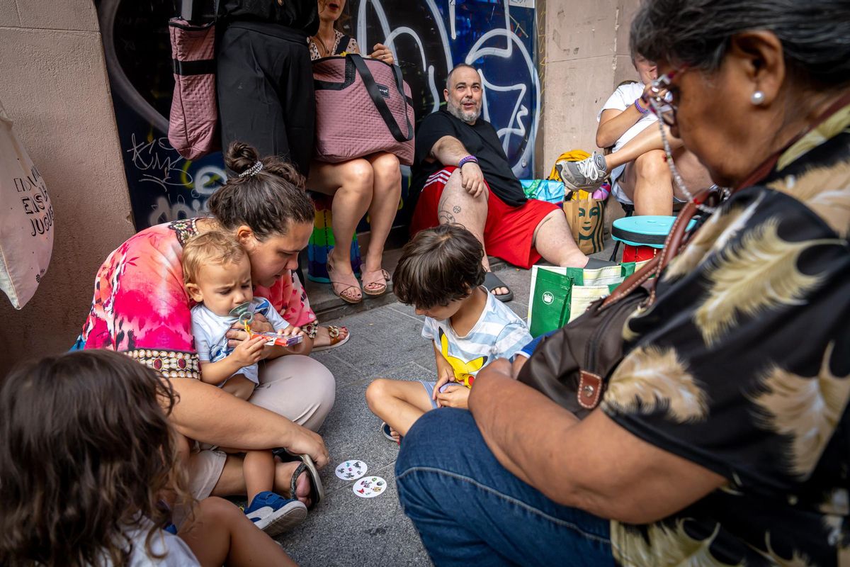 Colas masivas en Pop Mart por la llegada de Labubus a Barcelona
