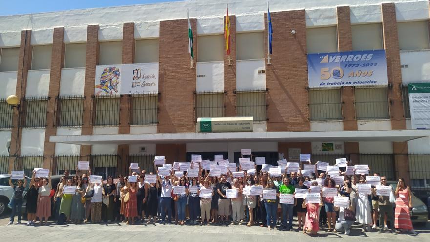 El IES Averroes denuncia el traslado de una trabajadora de administración en pleno periodo de matriculación