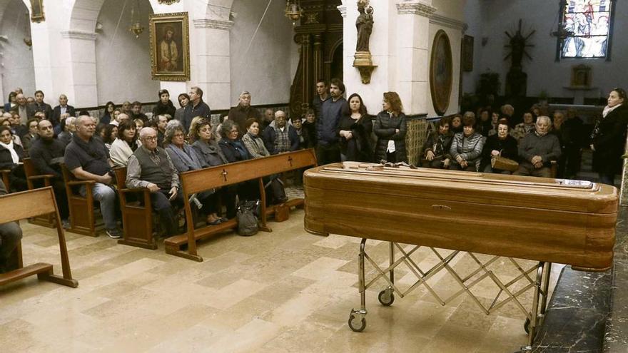 Una imagen de un funeral de cuerpo presente celebrado en una iglesia de Eivissa.