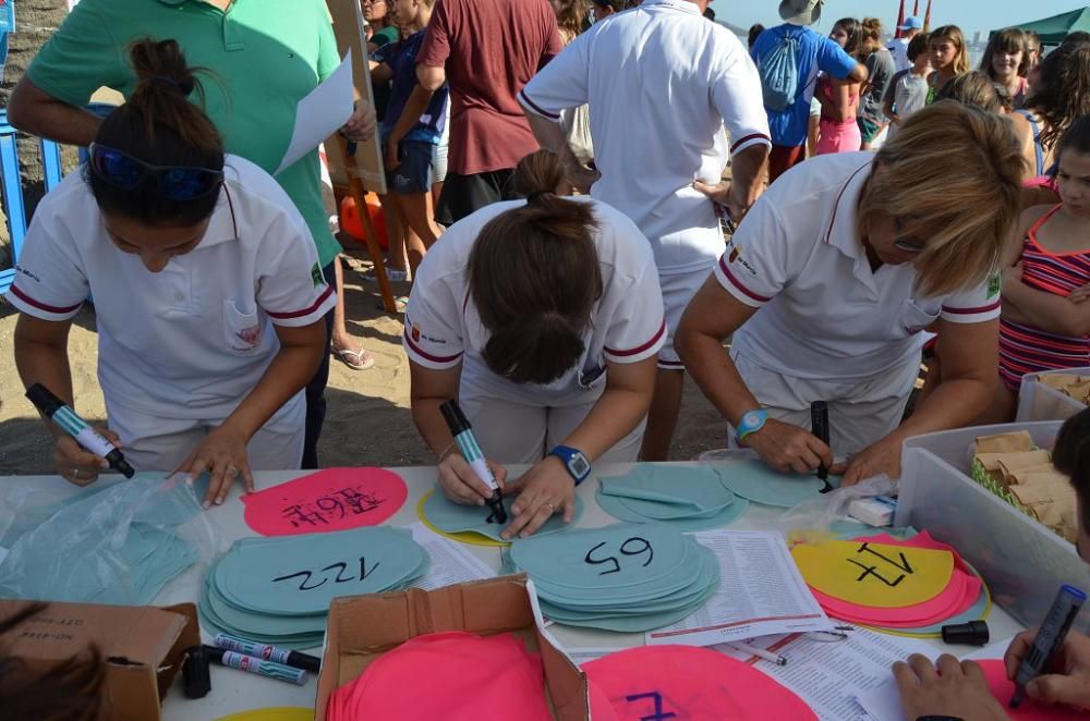 Más de 200 participantes 'se mojan' por la esclerósis múltiple en Playa Paraíso