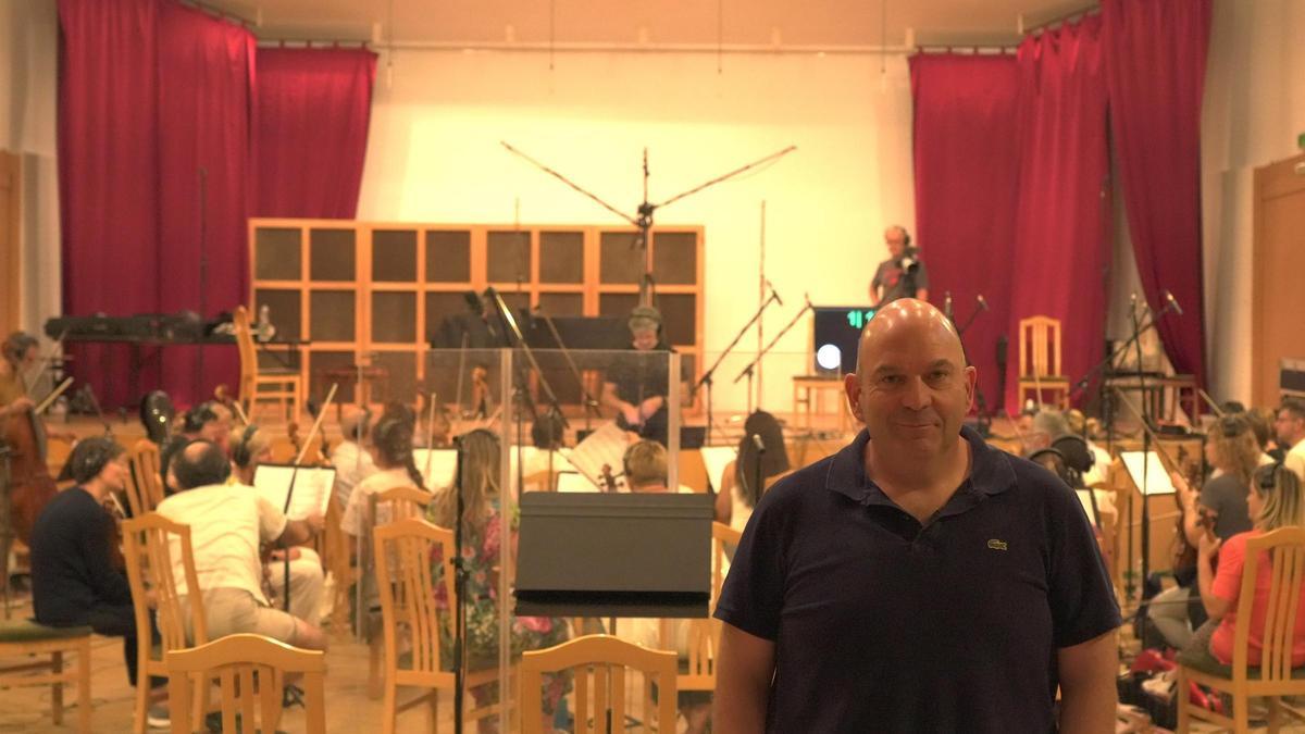 El compositor alzireño Javier Quilis durante la grabación de su segundo disco.