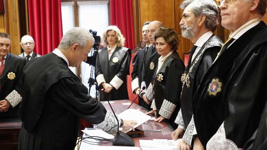 Momento de la jura de Jesús María Chamorro como presidente del Tribunal Superior de Justicia de Asturias.