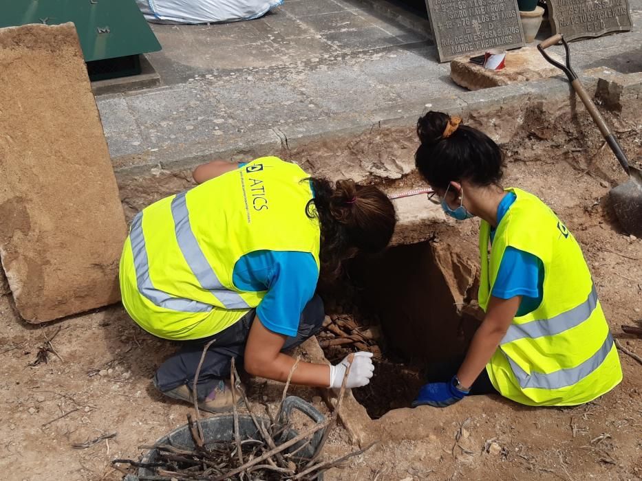 Empiezan las excavaciones en la fosa de Bunyola con el hallazgo de los primeros restos humanos