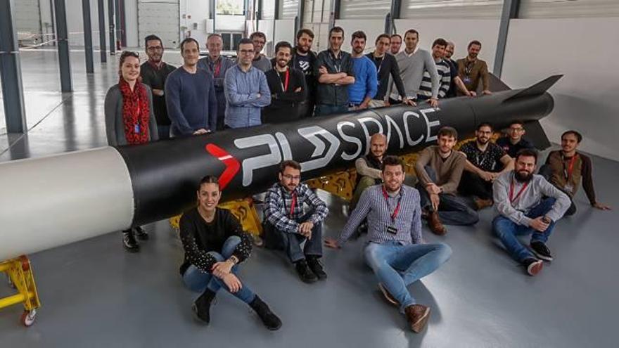 Equipo de la firma PLD Space, encabezado por los emprendedores Raúl Torres y Raúl Verdú.