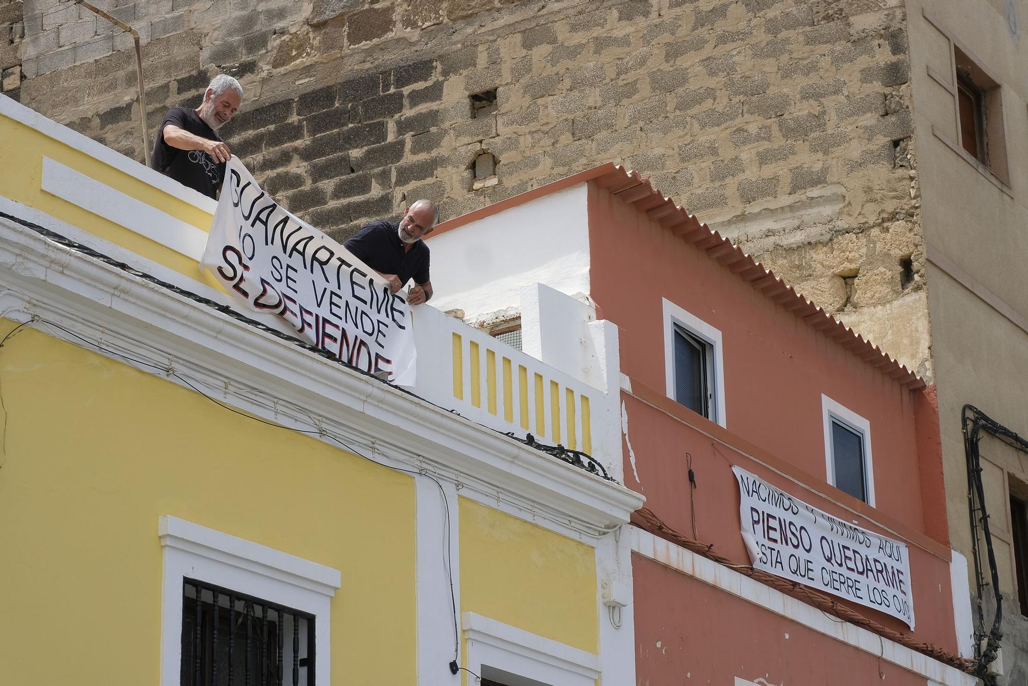 Vecinos de Guanarteme cuelgan pancartas de "Guanarteme no se vende, se defiende"