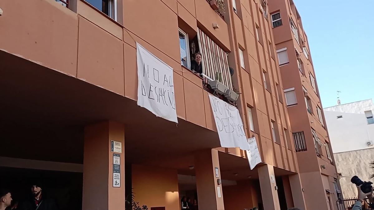 Aplazan un mes el desahucio de un matrimonio tras 23 años en un piso del IMV en Málaga