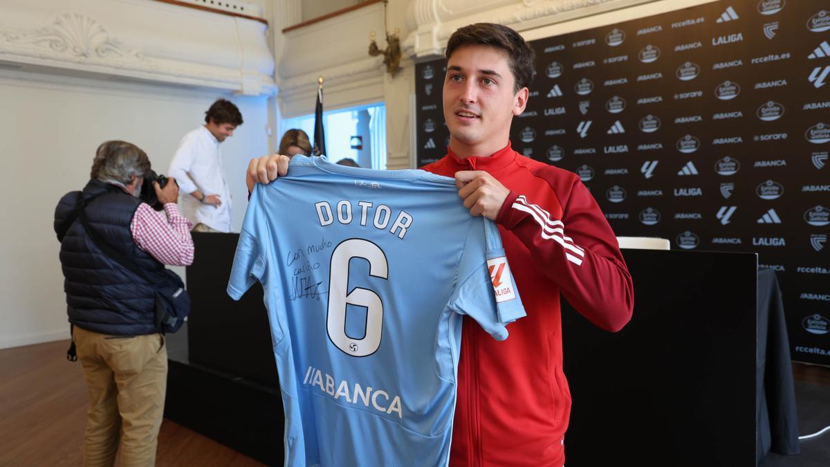 Presentación de Carlos Dotor como jugador del Celta