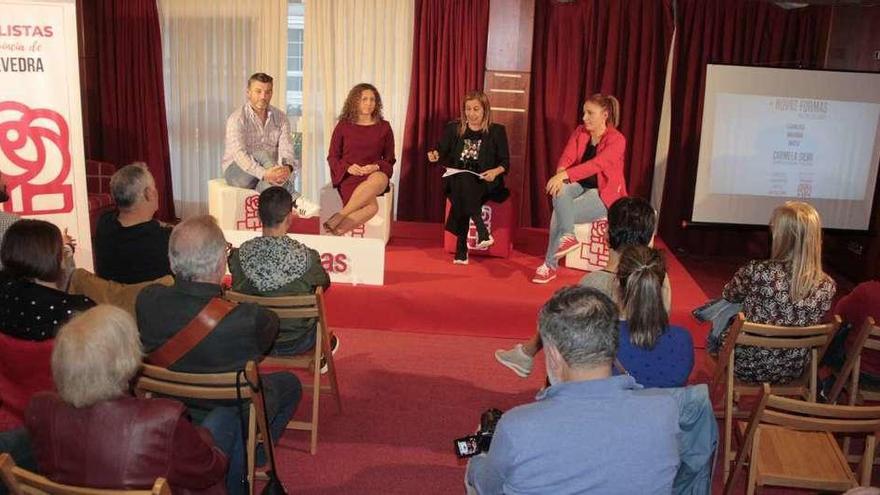 El candidato de Bueu, José Vilas, la cabeza de lista de Cangas, Ana Belén Martín, Carmela Silva y la alcaldable de Moaña, Marta Freire. // S.A.