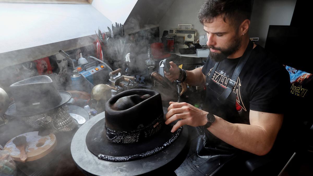 Blade Hats, el portero e ingeniero que soñaba con sombreros