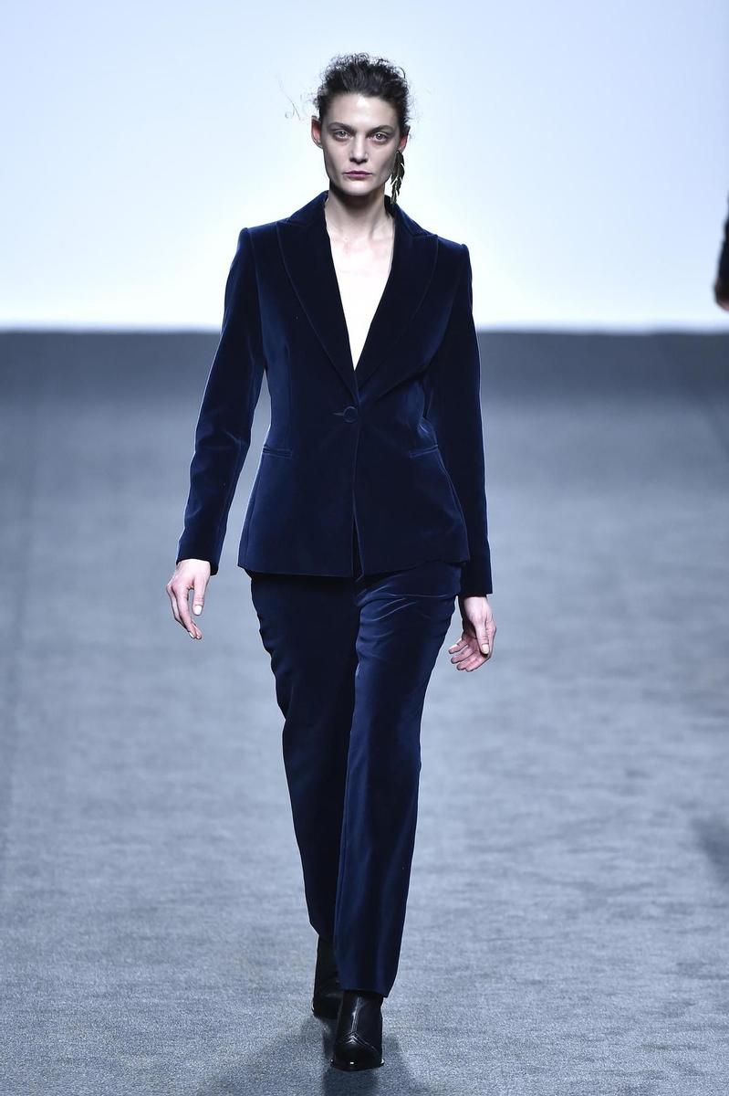 Ángel Schlesser otoño-invierno 2017/2018: terciopelo extendido