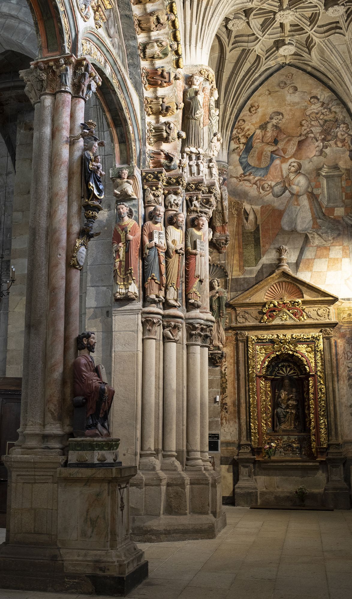 Interiores de la catedral (3).jpg