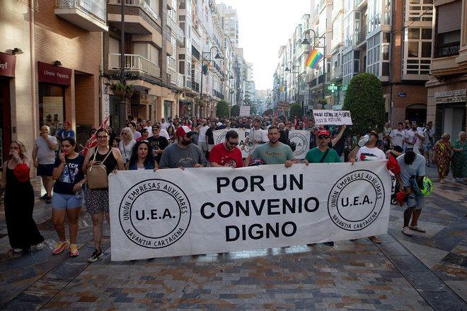 La protesta de las empresas auxiliares de Cartagena, en imágenes