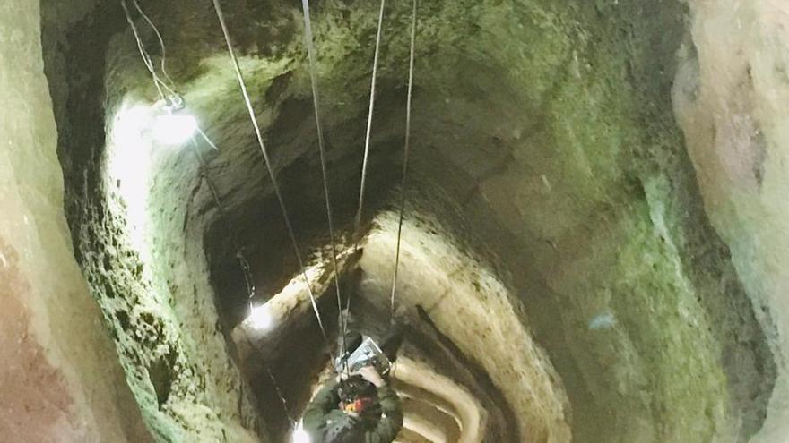 Drei menschliche Skelette in 47 Meter tiefem Schacht in Llucmajor gefunden