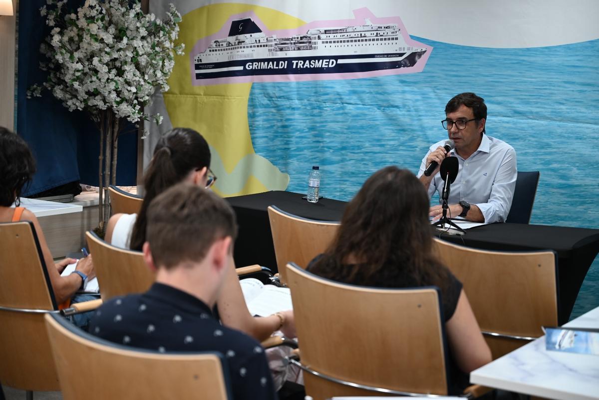 Miguel Pardo durante la rueda de prensa este martes a bordo del 'Ciudad de Soller'