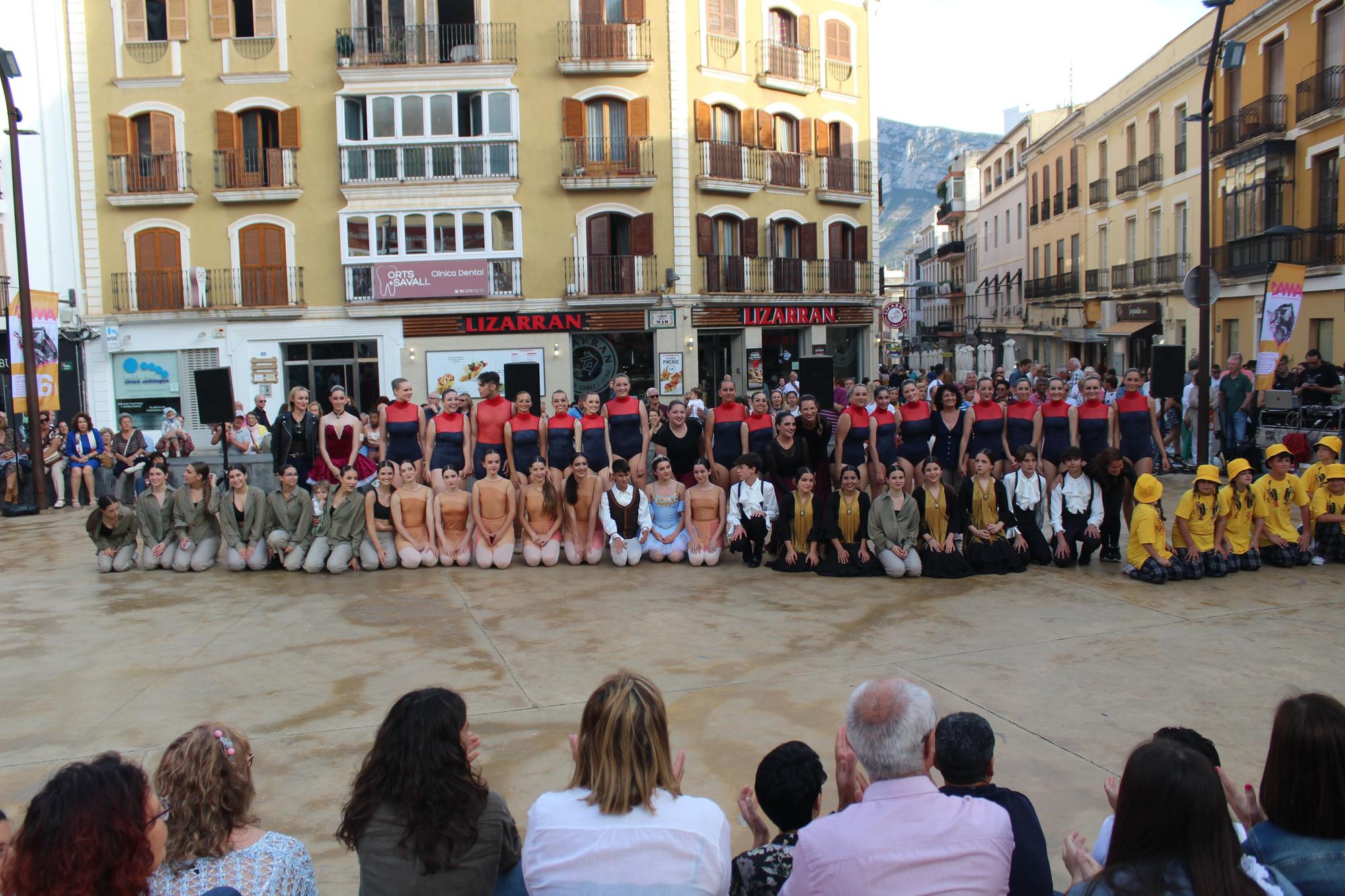 Calles en danza (y baile) en Dénia