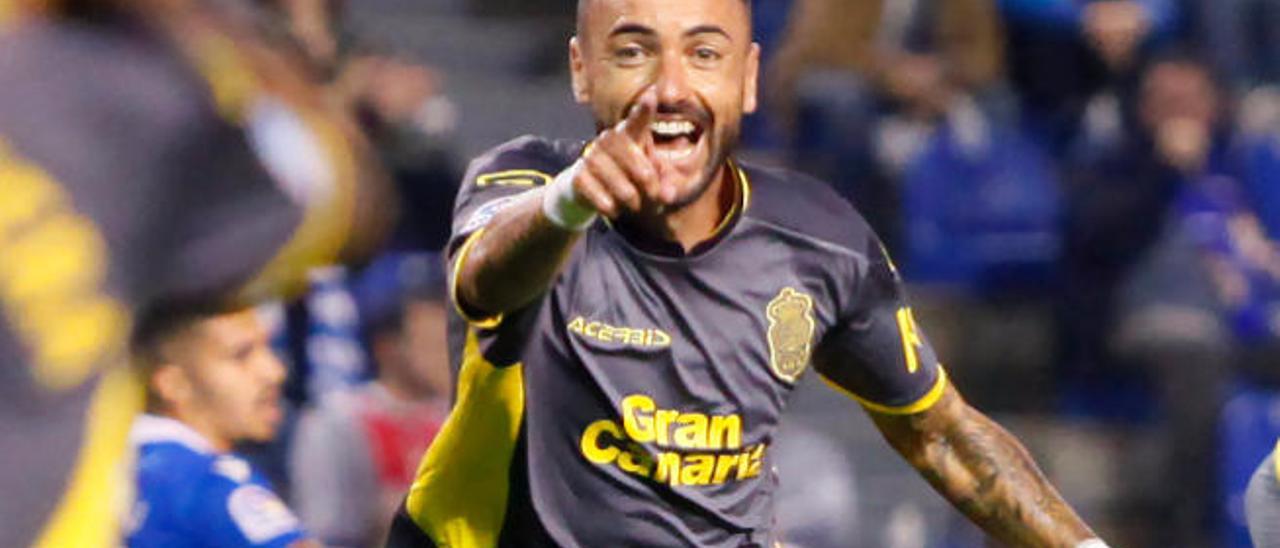 Momo celebra uno de sus tantos en Riazor, en la Copa del Rey.