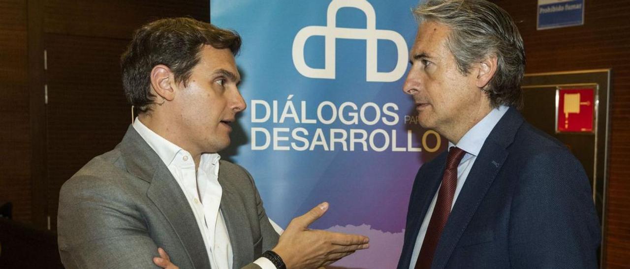 Albert Rivera e Íñigo de la Serna, antes de intervenir en el foro Diálogo de Desarrollo. | MARCIAL GUILLÉN (EFE)