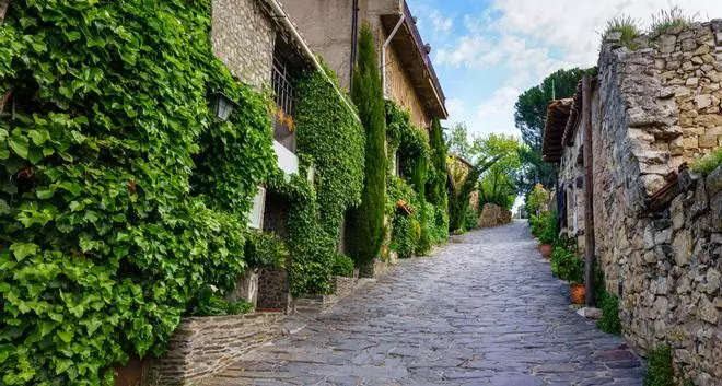 El pueblo de Madrid levantado sobre un barranco que no te puedes perder si quieres comer bien y sentirte dentro de un cuento