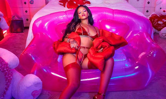 Rihanna con su colección de San Valentín junto a Adam Selman de Savage x Fenty