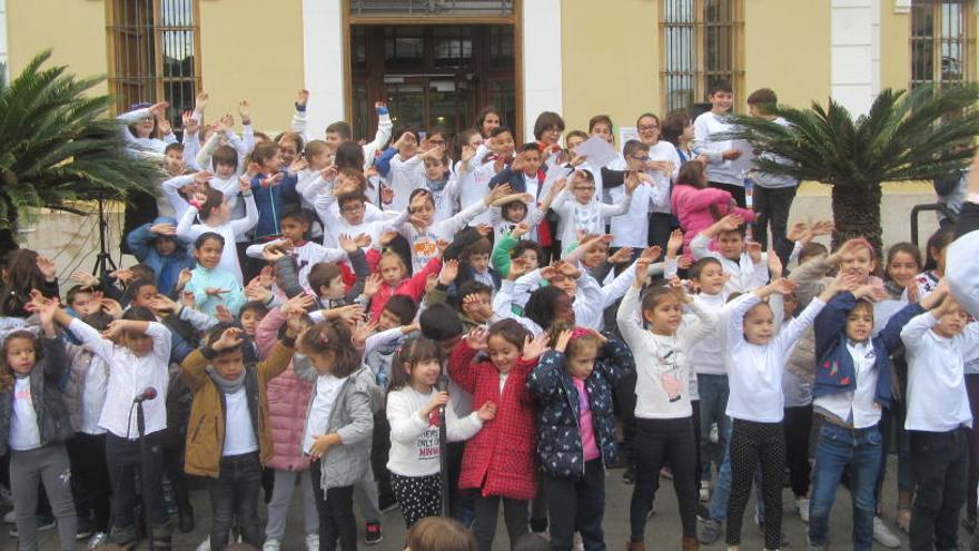 El CEIP Sant Joan de Ribera interpreta la canción conmemorativa