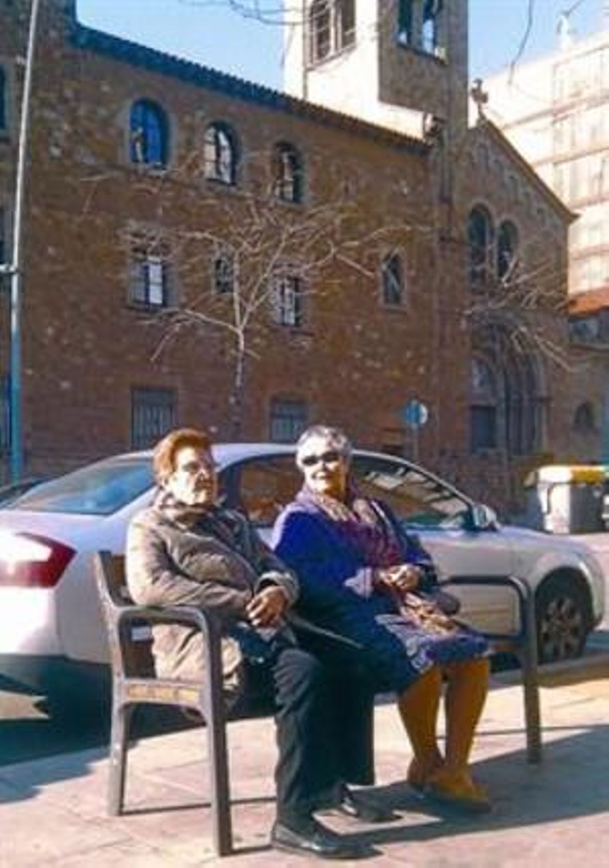 Veïnes de Sant Ramon 8 Carmen, de 92 anys, i María, de 75. Veïnes de Sant Ramon 8 Carmen, de 92 anys, i María, de 75.