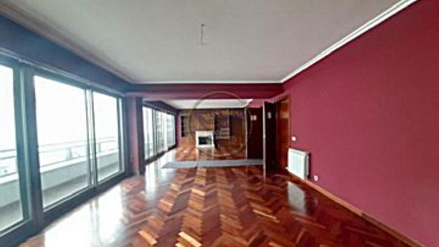 450.000 € Venta de piso en Praza da Industria (Vigo) 190 m2, 4 habitaciones, 3 baños, 2.368 €/m2, 7 Planta...
