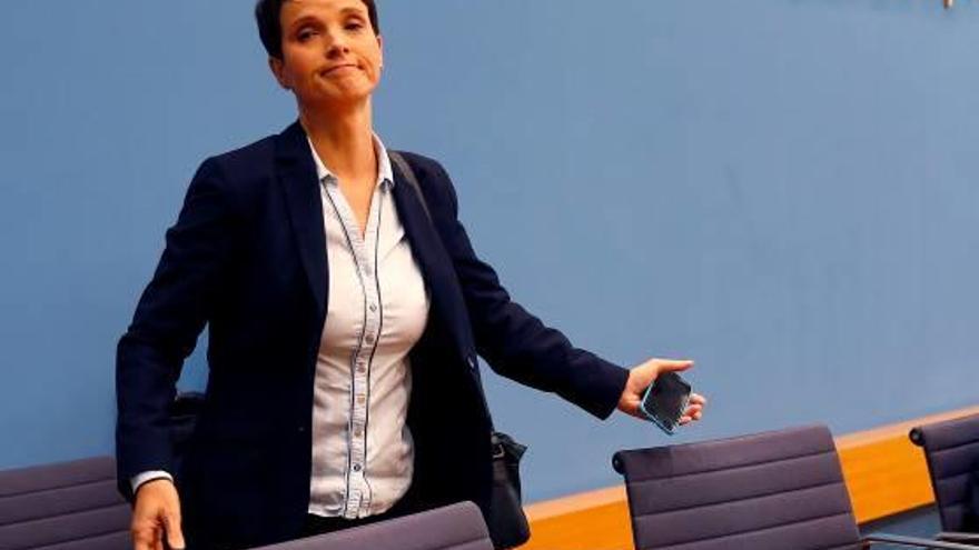 Frauke Petry va obrir per sorpresa un focus de tensió en la ultradreta.