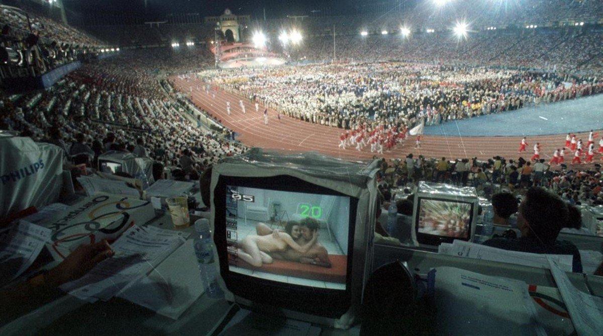 Set de los medios de comunicación en el Estadi Olímpic Luis Companys durante la ceremonia de apertura.