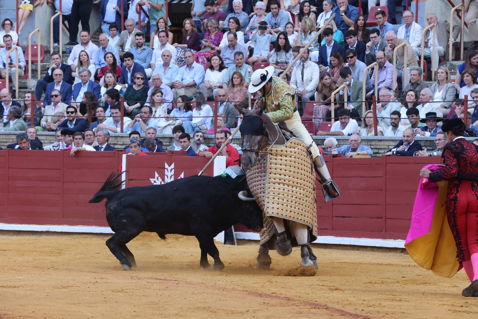 Javier Zulueta y Manuel Quintana abren la puerta de Los Califas