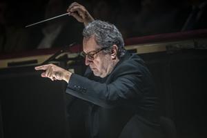 Josep Pons, director musical del Liceu, en acción en el foso del Gran Teatre durante una función de ’Parsifal’.