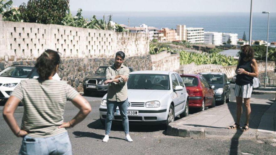Work begins to resurface the road that gives access to the Porlier Urbanization