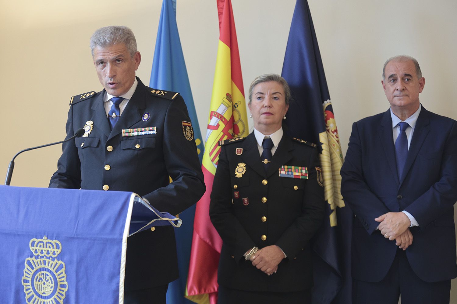 En imágenes: la toma de posesión del nuevo Jefe Superior de la Policía Nacional en Asturias