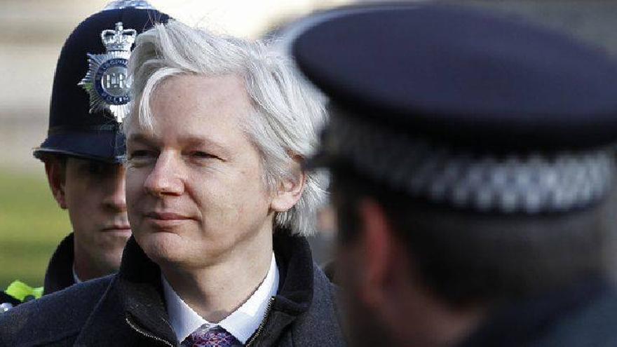 Assange busca refugio político en Ecuador