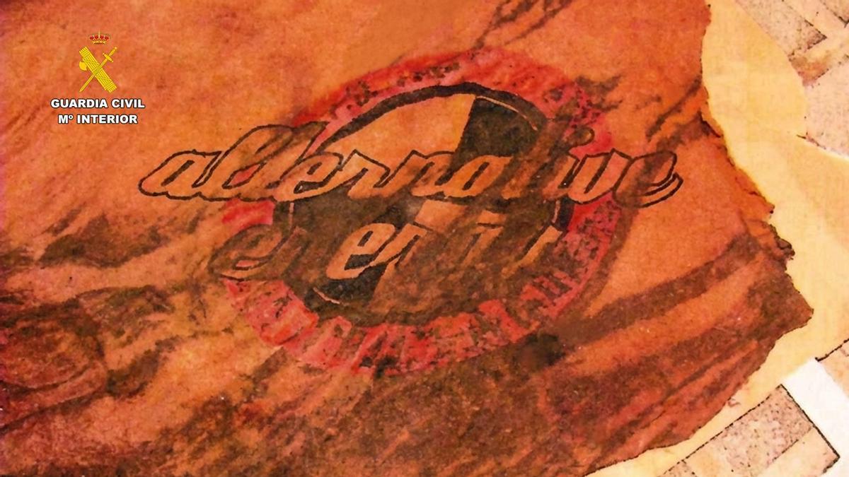 Una fotografia d'un fragment de la samarrta intervinguda