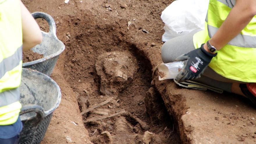 Descobreixen set tombes d’època romana i dues de tardoantigues al centre de Barcelona