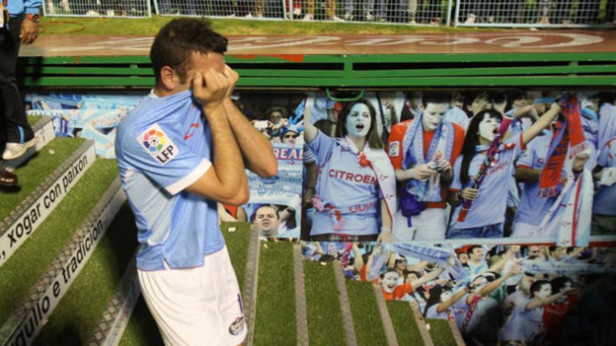 Iago Aspas abandona llorando el campo al final del encuentro contra el Espanyol. // R. Grobas