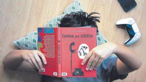 Per cada llibre,  una peça de roba