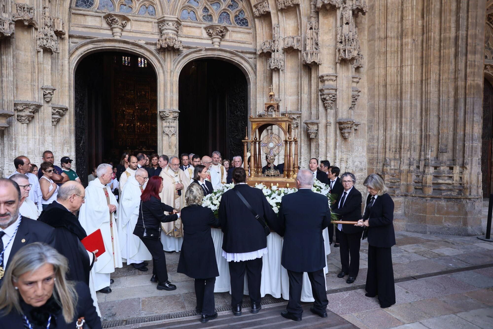 Así fue la misa del Corpus Christi en la catedral de Oviedo.