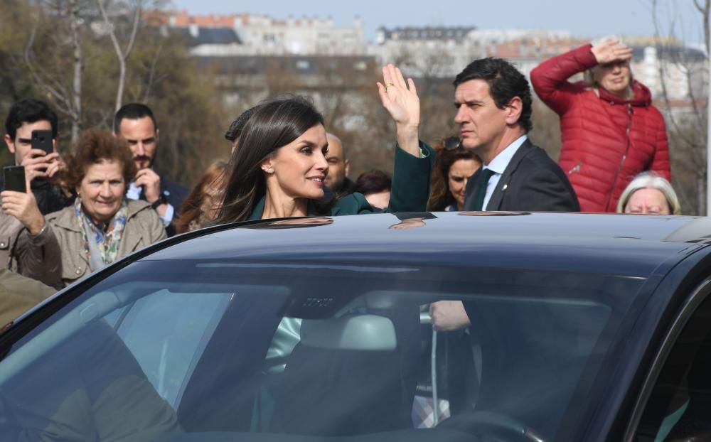 El vicepresidente del Gobierno, Pablo Iglesias, acompaña a la monarca en las actividades que se desarrollan esta mañana en el centro Ágora, junto al presidente de la Xunta, Alberto Núñez Feijóo