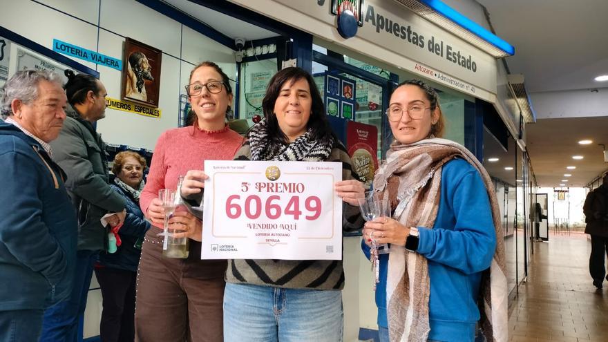 Vídeo | Triana vende una serie de un quinto premio, el 60.649