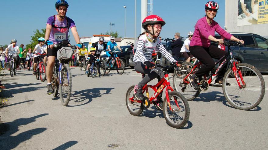 La Decabike reuneix uns 300 amants de la bici a Manresa