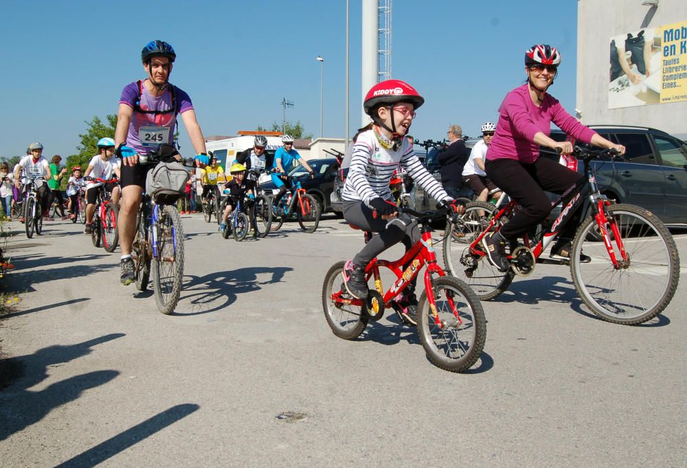 La Decabike reuneix uns 300 amants de la bici a Manresa