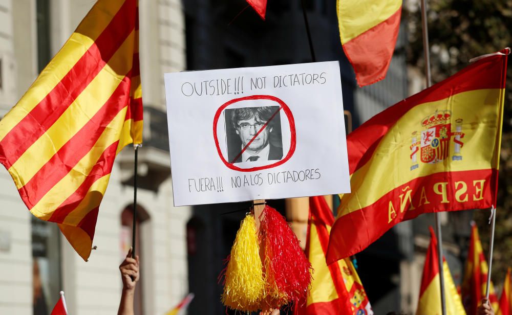 Milers de persones es manifesten a favor de la unitat d'Espanya a Barcelona